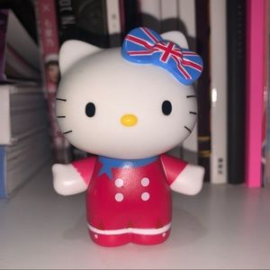 Hello Kitty England Mini Figure